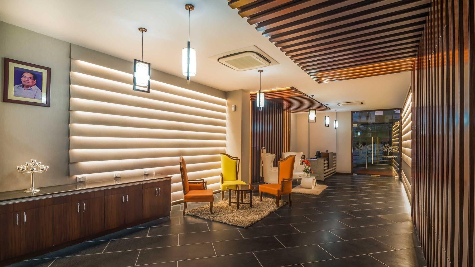 Mango Hotels Prangan Бхубанешвар Екстериор снимка